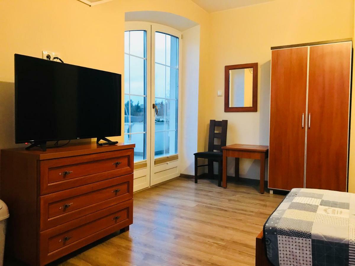 Pensjonat Nad Struga Apartment Стриков Екстериор снимка